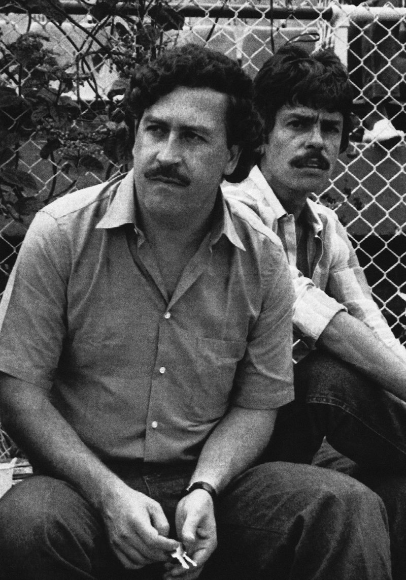 Illustration for article titled Cómo es posible que Pablo Escobar se hiciera una foto delante de la Casa Blanca cuando ya era perseguido por la DEA